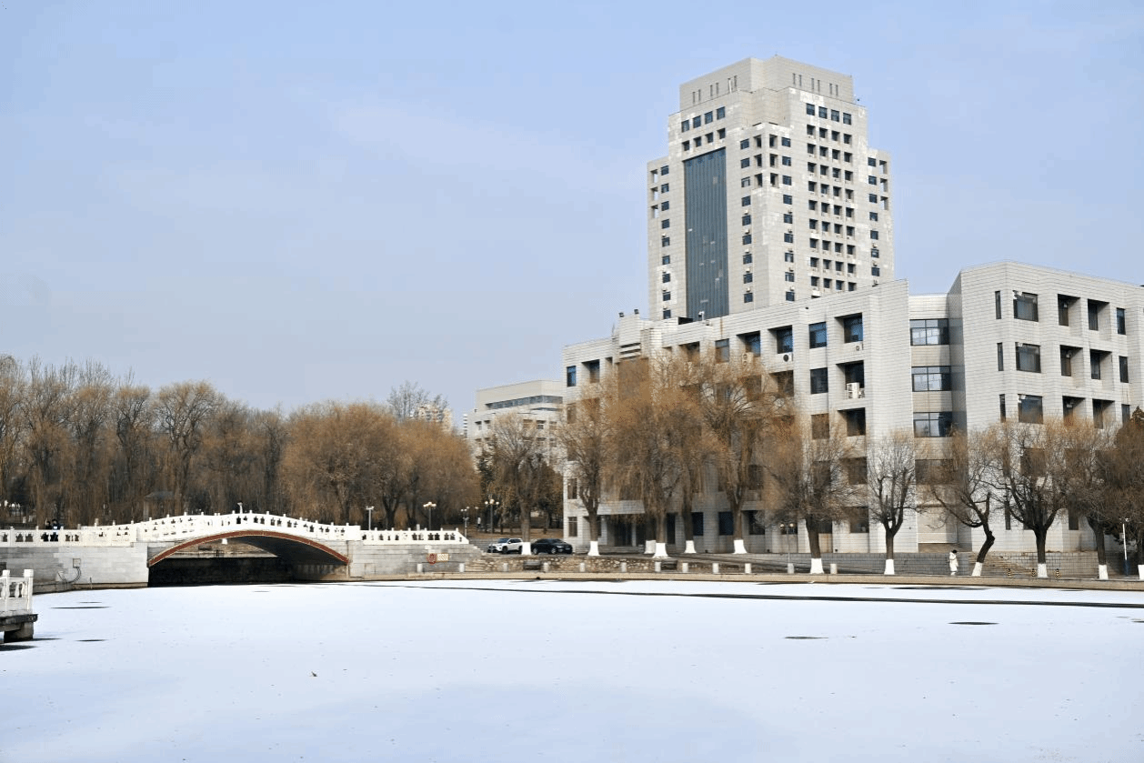 初雪，如期赴約燕園